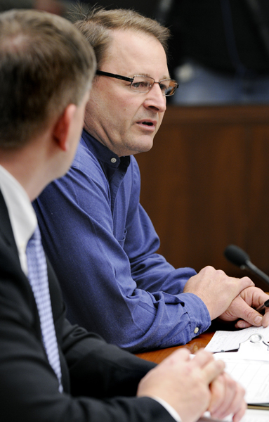 John Wolf, general manager of Dixies on Grand in St. Paul, testifies for proposed legislation that would extend the closing time of bars and restaurants to 4 a.m. during the Republican National Convention. (Photo by Tom Olmscheid)