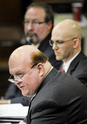 Dennis Flaherty, executive director of the Minnesota Police and Peace Officers Association, testifies Jan. 26 before the House Public Safety and Crime Prevention Policy and Finance Committee against a bill that would repeal a state requirement that anyone wanting to buy a handgun or semiautomatic military-style assault weapon from a federally-licensed dealer must first obtain a state permit. (Photo by Andrew VonBank)