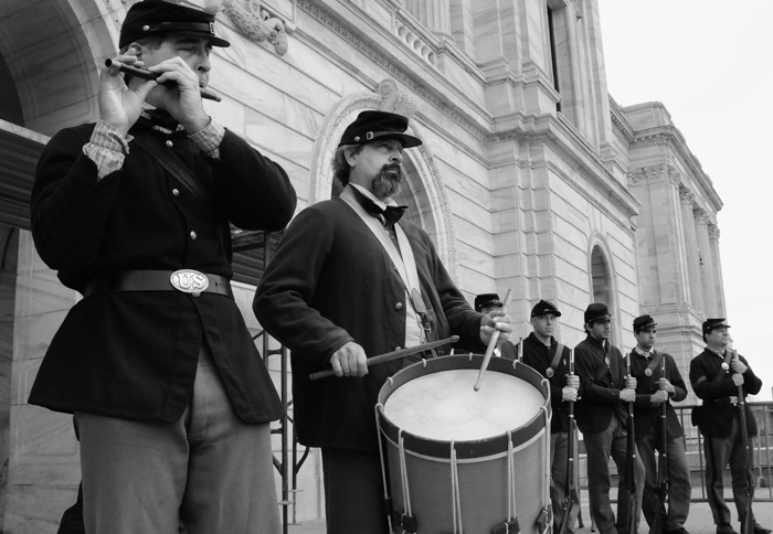 Actors play the drum and fife on the Capitol steps while soldiers stand near during the Civil War reenactment. (Photo by Kristin Schue)